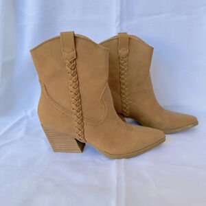 DV Dolce Vita Western Koolson Braided Boots in Tan, Women’s 6.5